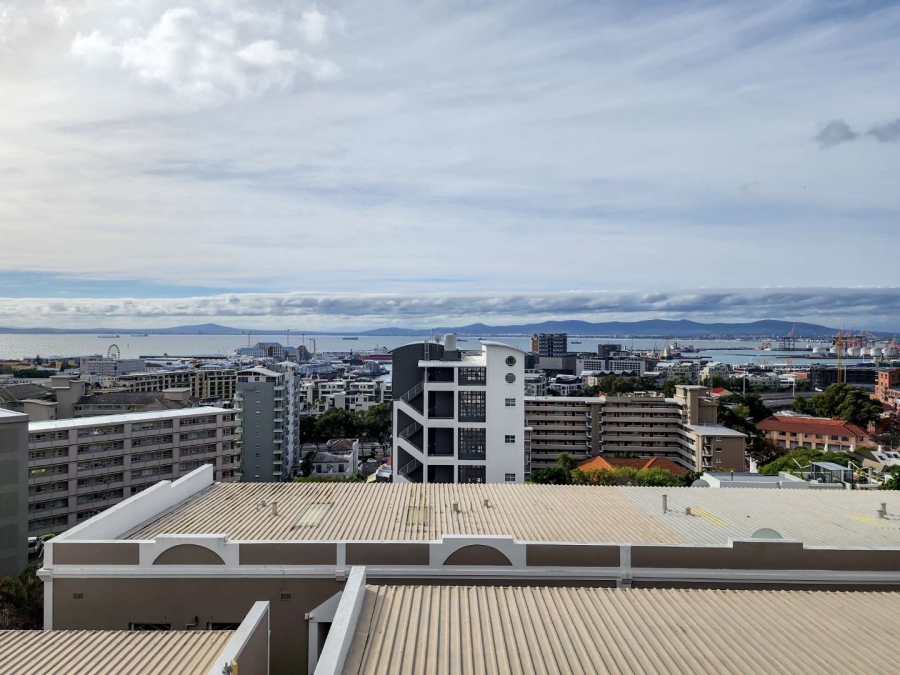 To Let 2 Bedroom Property for Rent in Green Point Western Cape